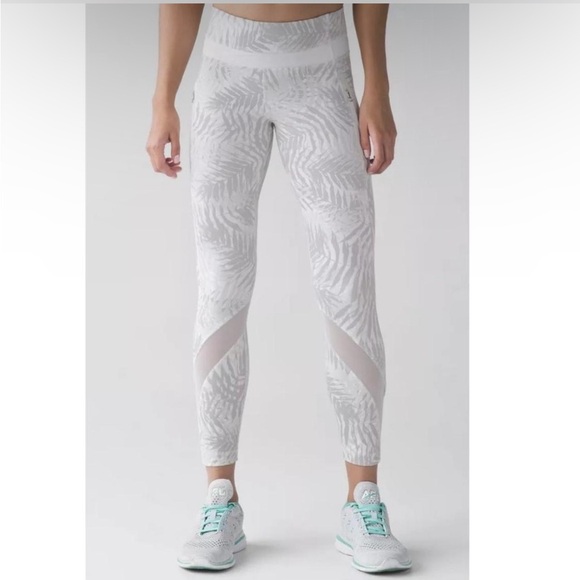 lululemon athletica Pants - LULULEMON Inspire Tight II Leggings Palm Camo White Nimbus Size 4 NWT